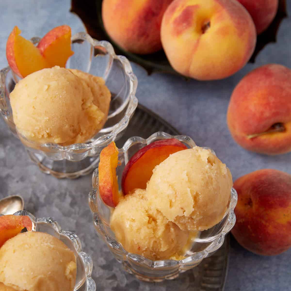 Delicious Dairy-Free Peach Sorbet: Your Quick Dessert Fix
